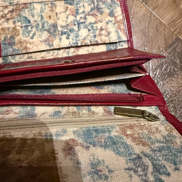 Hobo Continental Leather Wallet - Picture 6 of 7